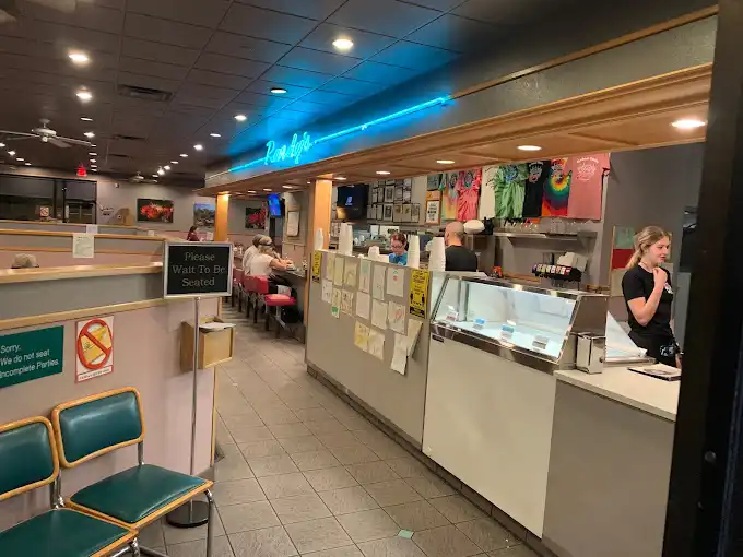 8 Best Family-Friendly Restaurants in Scottsdale You Must Check Out 7 Randy’s Restaurant Scottsdale